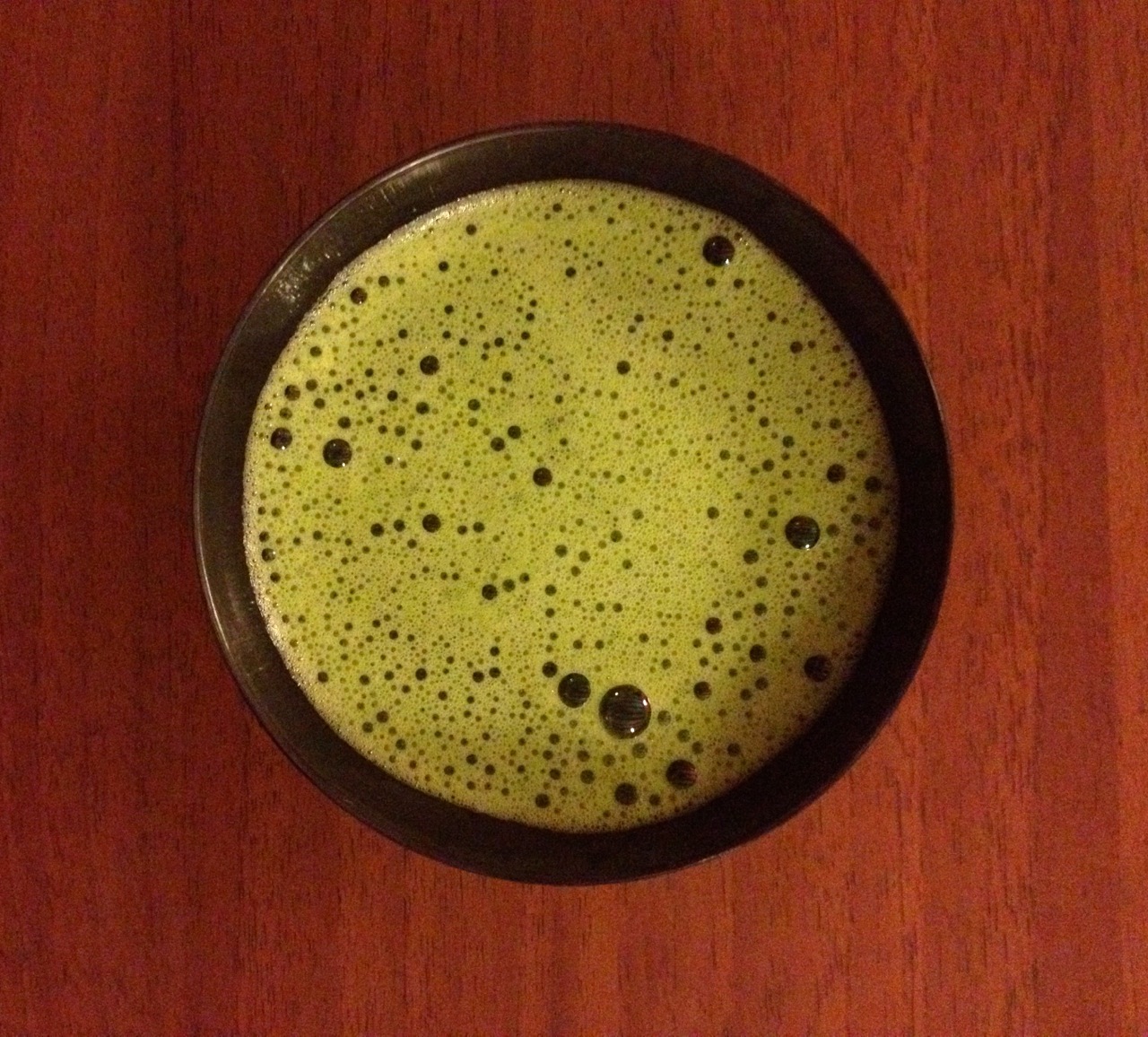 Il tè verde matcha è ricco di proprietà ma anche di umami