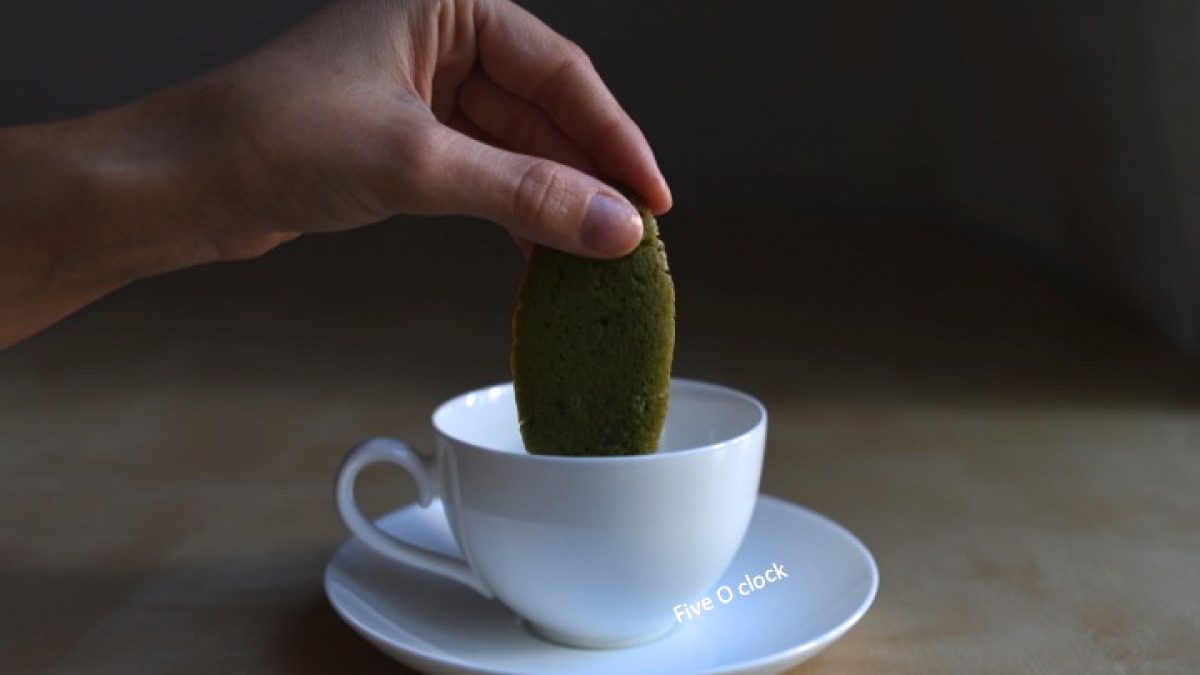 Lingue di gatto al tè verde matcha