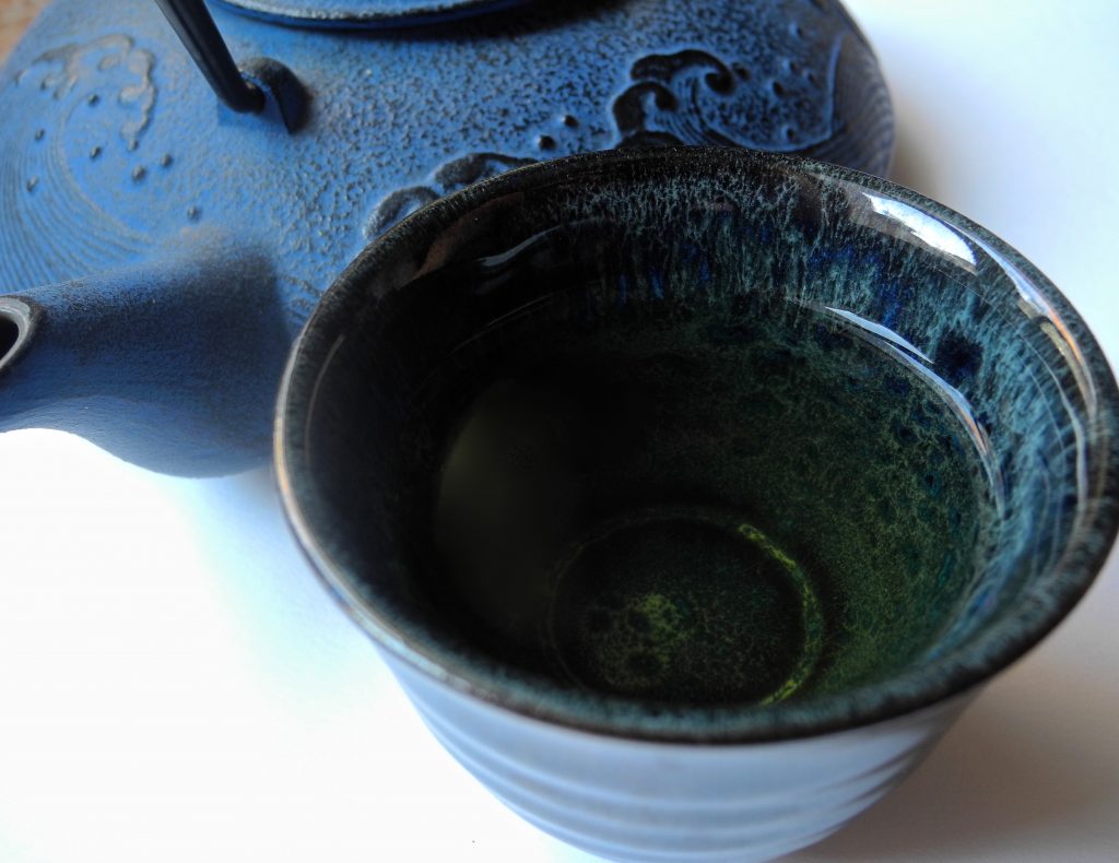 L'Arte di Preparare il Tè: Dosaggi, Metodi e Regole