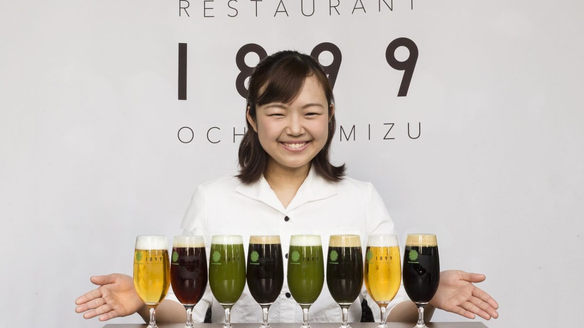 A Tokyo mescolano tè e birra al Matcha Beer Garden