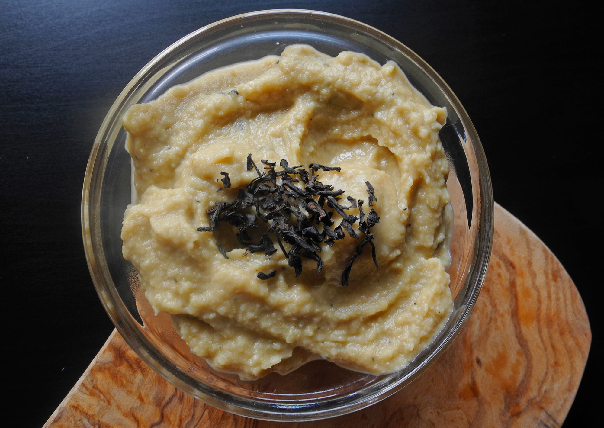 Come preparare l'hummus al profumo di tè affumicato Lapsang Souchong