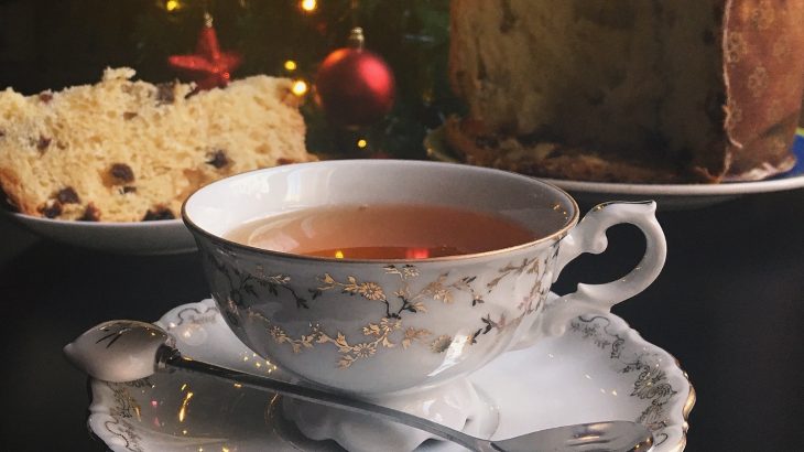 Scopri come abbinare il tè agli ingredienti e alle ricette di Natale come il panettone